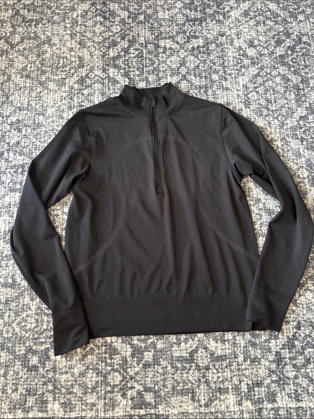 Lululemon Women’s Swiftly Relaxed 1/2 Zip  - size 6 - black/rhino grey